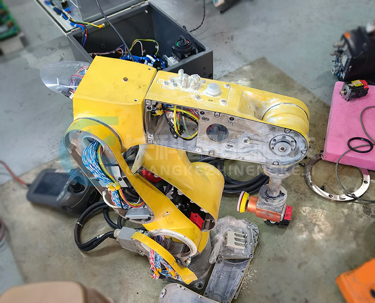 Repair the Fanuc robot LR Mate 200iD that has been submerged in water Repair the Fanuc robot LR Mate 200iD that has been submerged in water